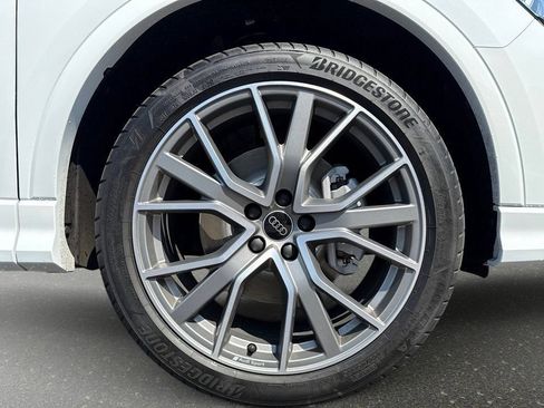 Certified 2025 Audi Q3 2.0T Premium Plus w/ Premium Plus Package AWD/4WD image 8
