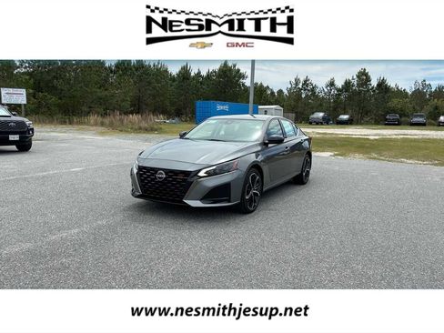 Used 2024 Nissan Altima 2.5 SR w/ SR Premium Package AWD/4WD image 1