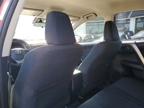 Used 2017 Toyota RAV4 LE image 13