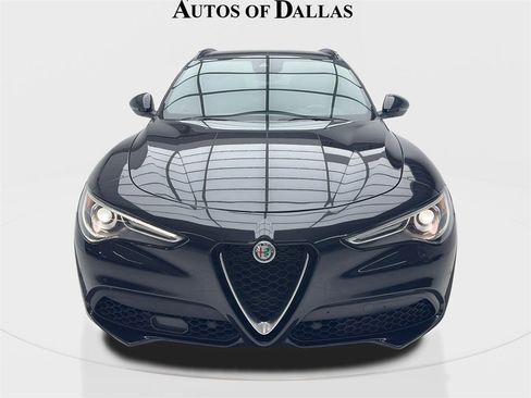 Used 2023 Alfa Romeo Stelvio Ti image 4