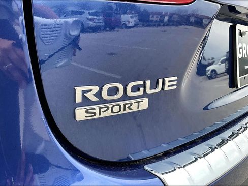 Used 2020 Nissan Rogue Sport S image 9