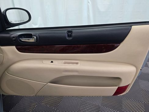 Used 2003 Chrysler Sebring Limited image 83
