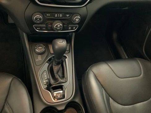 Used 2019 Jeep Cherokee Limited w/ Luxury Group AWD/4WD image 20