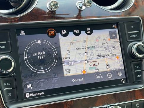 Used 2019 Bentley Bentayga image 19