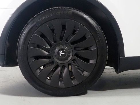 Used 2023 Tesla Model Y Long Range AWD/4WD image 45