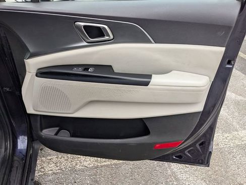 Used 2024 Kia Carnival LX image 26