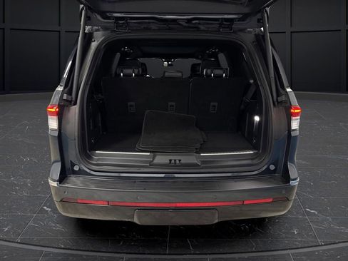 Used 2024 Lincoln Navigator Premiere image 16