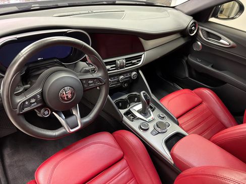 Used 2024 Alfa Romeo Giulia Veloce AWD/4WD image 27