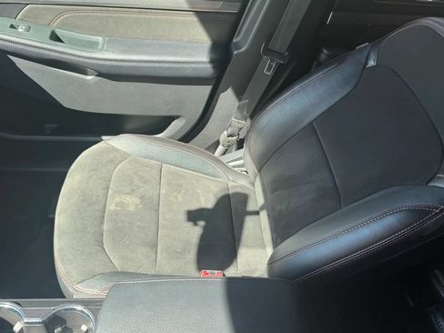 Used 2018 Ford Explorer XLT w/ Equipment Group 202A FWD image 16