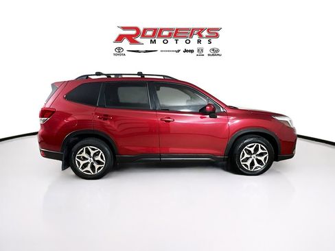 Used 2021 Subaru Forester Premium w/ Popular Package #1 AWD/4WD image 9