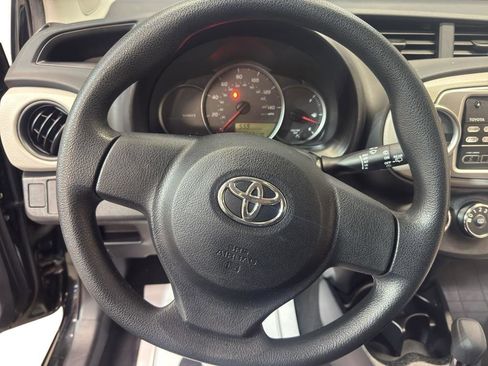Used 2013 Toyota Yaris L image 15