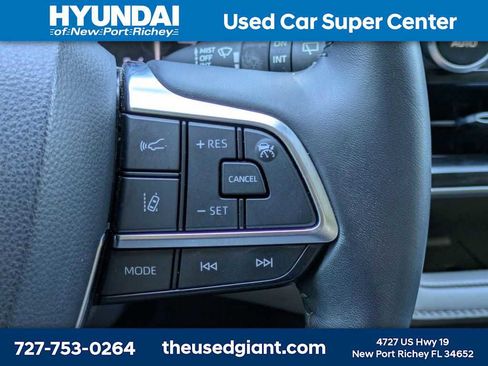 Used 2020 Toyota Highlander XLE FWD image 39