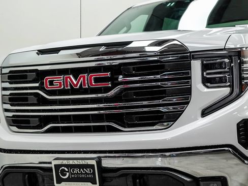 Used 2025 GMC Sierra 1500 SLT AWD/4WD image 2