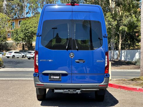 Used 2024 Mercedes-Benz Sprinter 2500 image 4