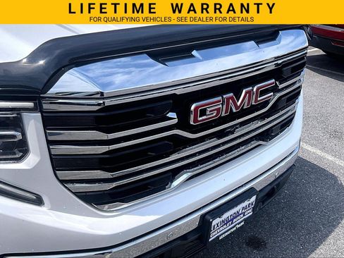 Used 2022 GMC Sierra 1500 SLT w/ SLT Premium Plus Package AWD/4WD image 5