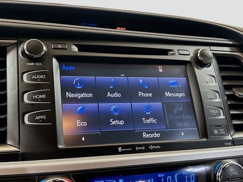 Used 2019 Toyota Highlander XLE FWD image 13