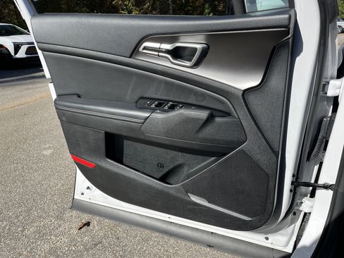 Certified 2023 Kia Sportage EX image 17