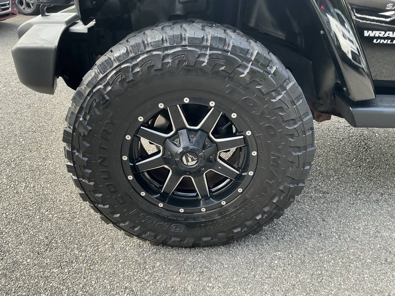 Used 2016 Jeep Wrangler Unlimited Sahara w/ Connectivity Group AWD/4WD image 12
