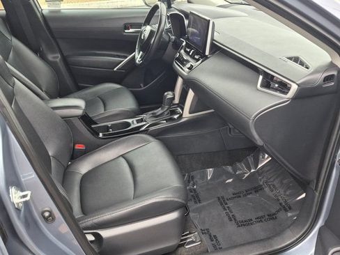 Used 2025 Toyota Corolla Cross XLE AWD/4WD image 5