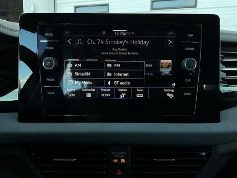 Used 2025 Volkswagen Jetta SE image 31