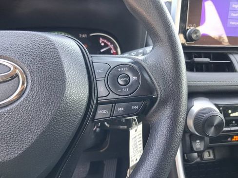 Used 2024 Toyota RAV4 LE FWD image 17