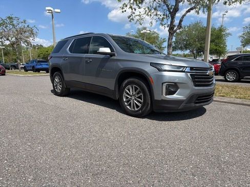 Certified 2023 Chevrolet Traverse LT FWD image 1