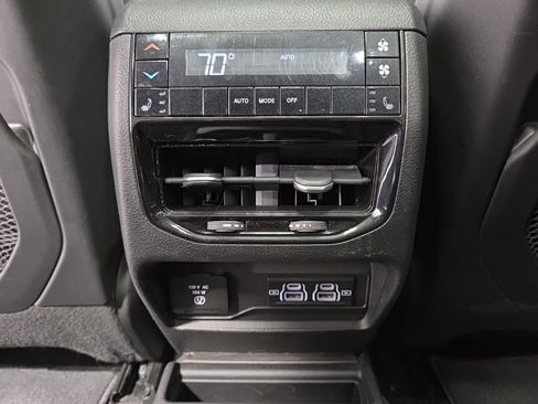 Used 2022 Jeep Grand Cherokee L Limited w/ Trailer Tow Group (B) AWD/4WD image 39