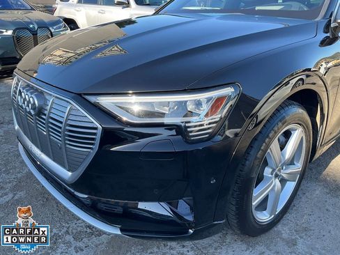 Used 2019 Audi e-tron Prestige w/ Prestige Package image 96