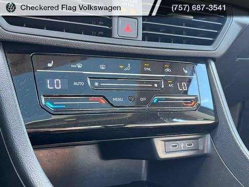 Used 2025 Volkswagen Jetta SE FWD image 41