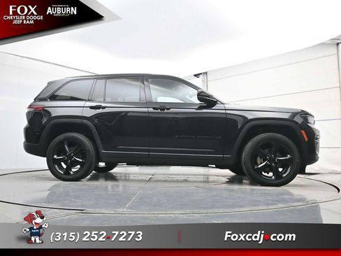 Used 2023 Jeep Grand Cherokee Altitude AWD/4WD image 23