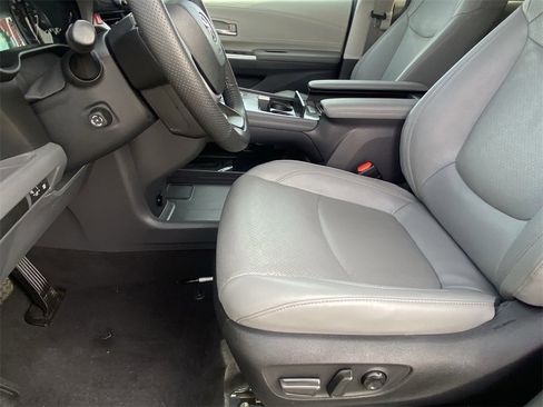 Certified 2024 Toyota Sienna Limited image 20