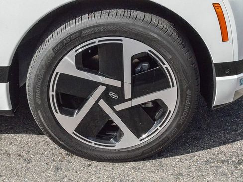 Certified 2026 Hyundai Ioniq 9 Calligraphy image 10