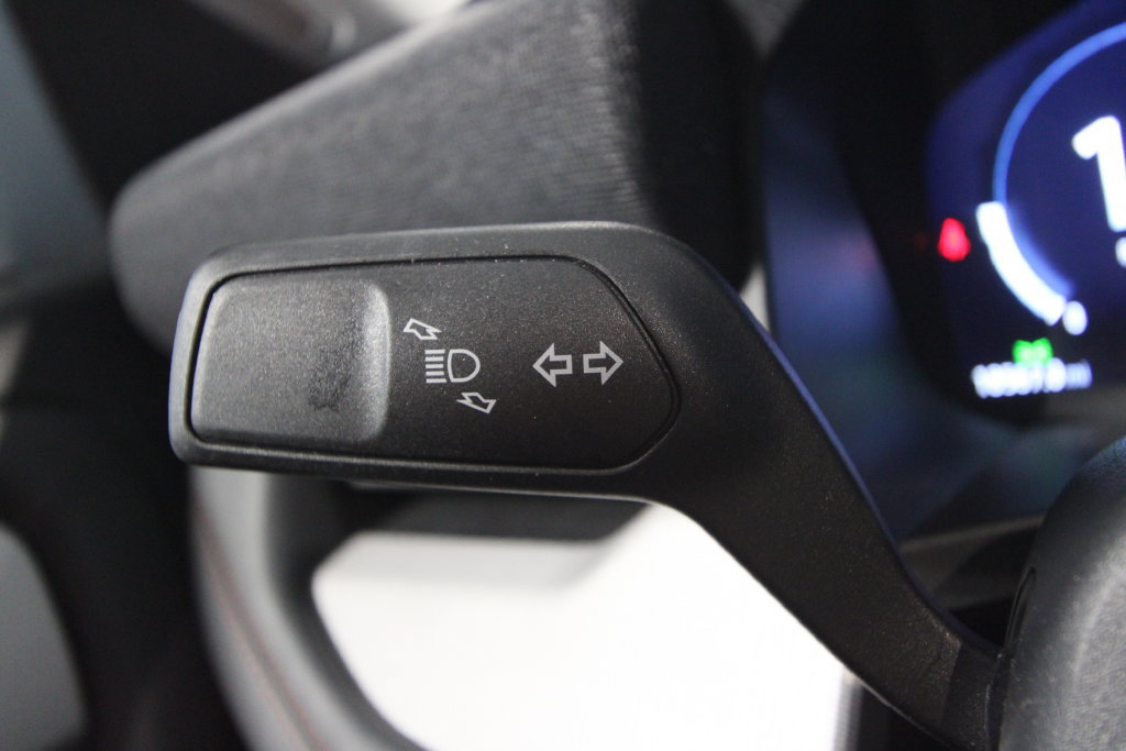 Used 2025 Ford Explorer Active AWD/4WD image 12