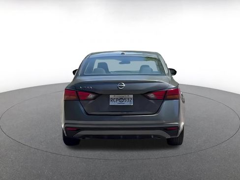 Used 2025 Nissan Altima 2.5 SV FWD image 12