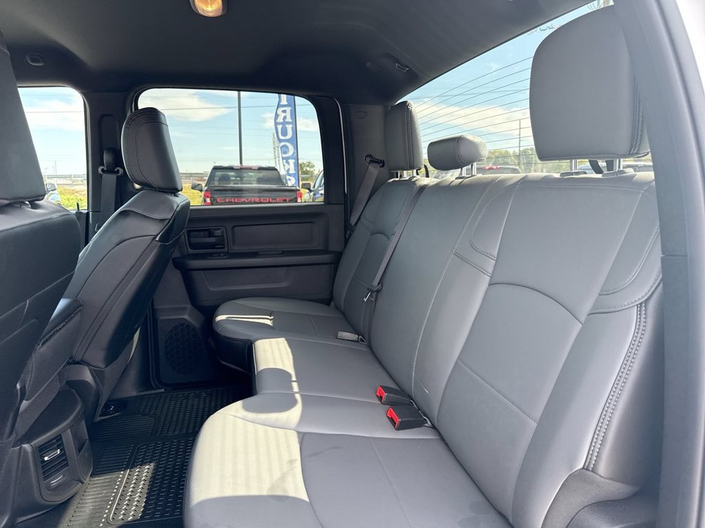 Used 2025 RAM 2500 Tradesman w/ Chrome Appearance Group AWD/4WD image 19