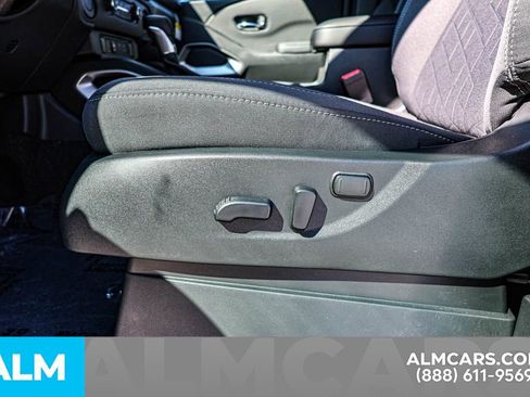 Certified 2025 Nissan Frontier SV image 24