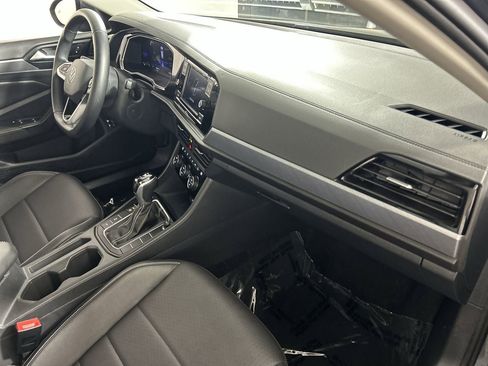 Used 2024 Volkswagen Jetta SE image 25