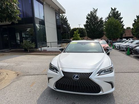 Used 2021 Lexus ES 300h w/ Premium Package FWD image 3
