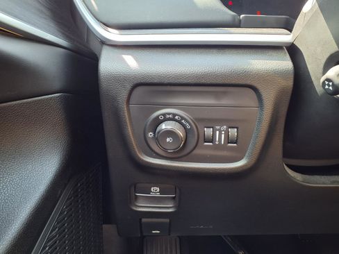 Used 2025 Jeep Grand Cherokee Limited w/ Luxury Tech Group II RWD image 13
