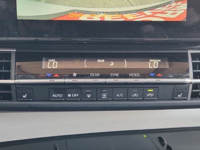 Used 2026 Toyota Sienna XLE FWD image 14