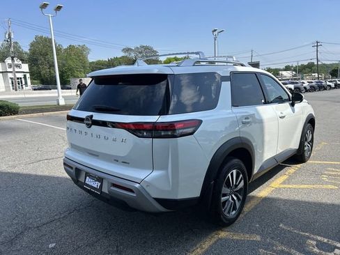 Certified 2024 Nissan Pathfinder SL AWD/4WD image 8