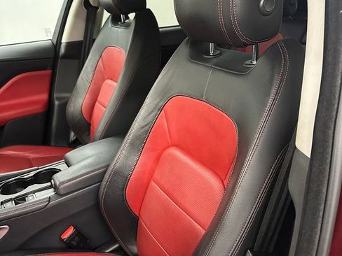 Used 2017 Jaguar F-PACE R-Sport image 13