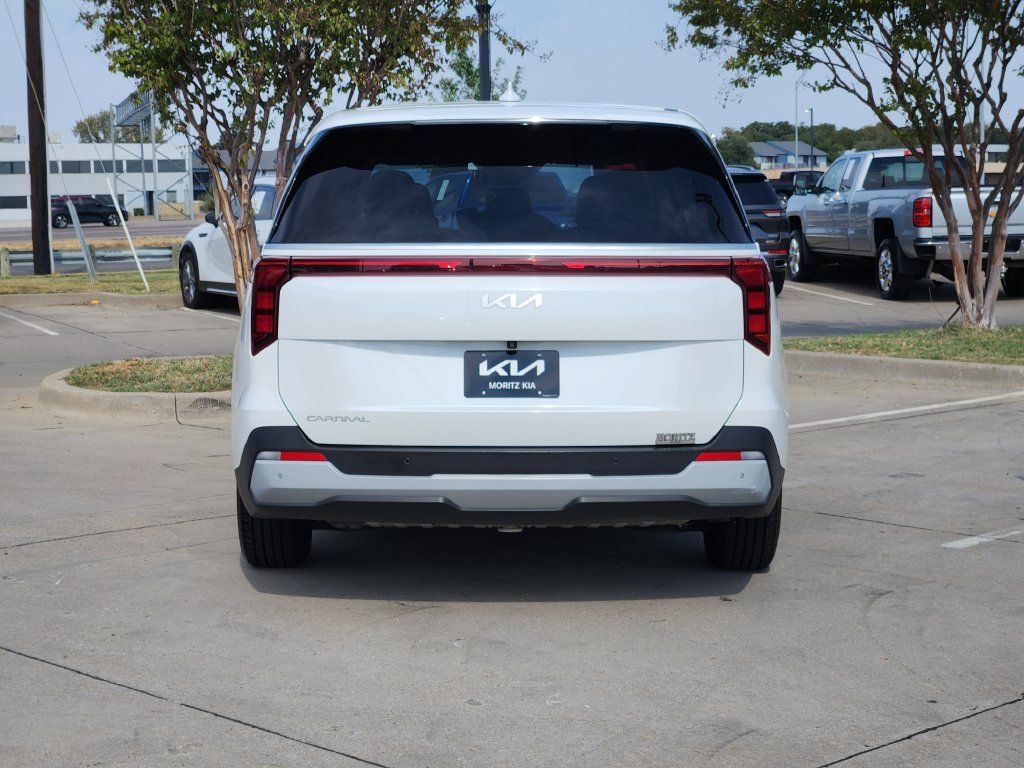 Used 2025 Kia Carnival FWD image 13