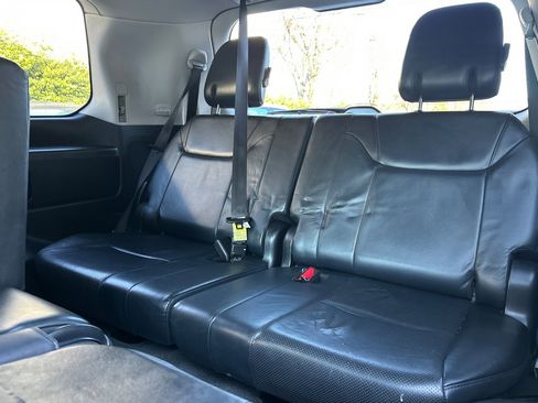 Used 2011 Lexus LX 570 4WD image 34