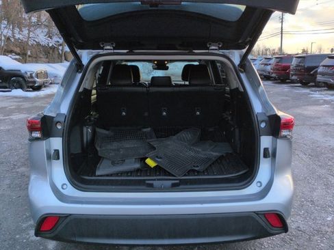 Certified 2022 Toyota Highlander XLE image 5