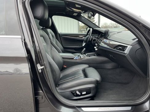 Used 2018 BMW 530i w/ Premium Package image 28