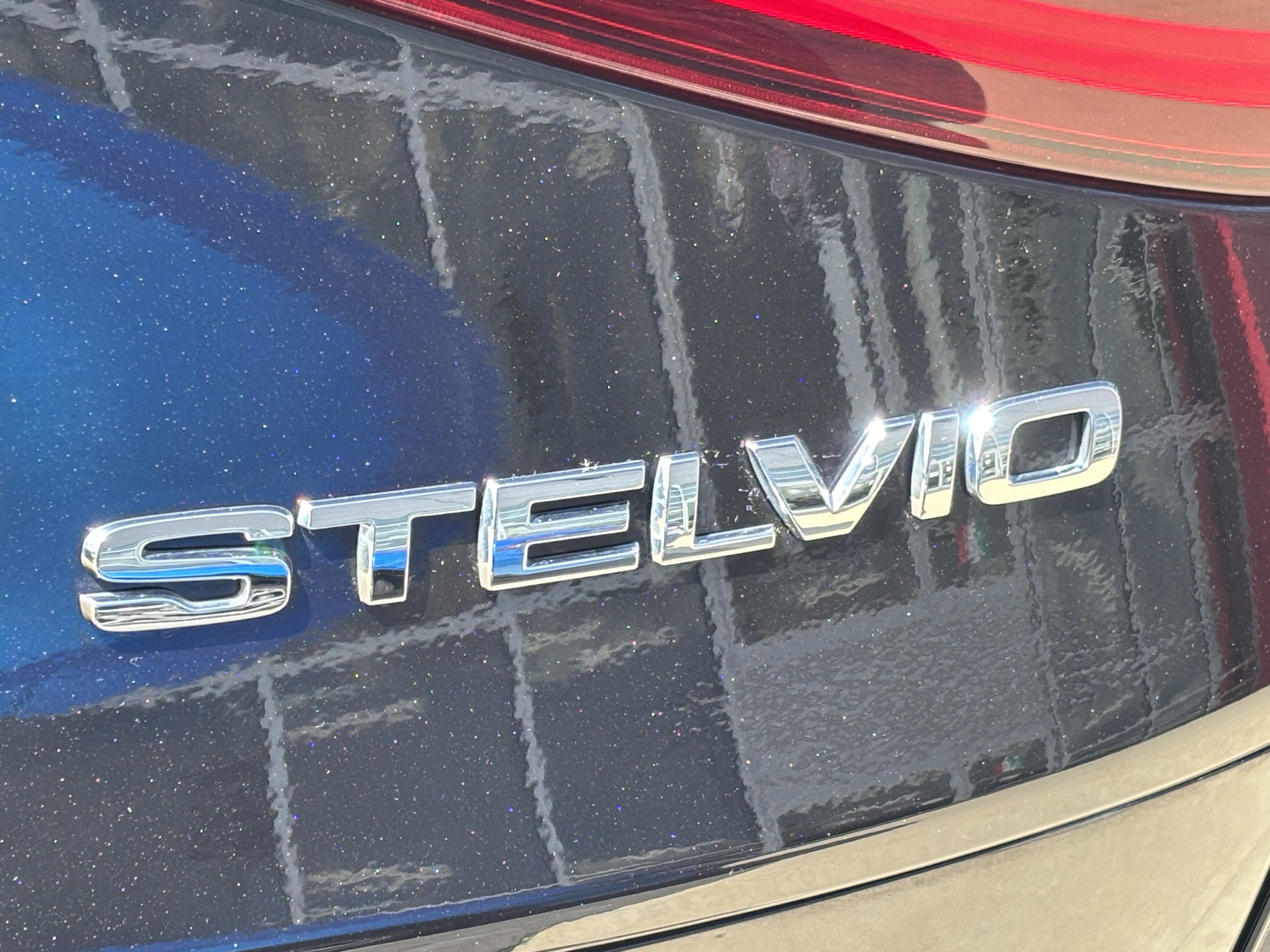 Used 2023 Alfa Romeo Stelvio Veloce AWD/4WD image 13