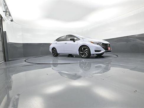 Used 2023 Nissan Versa SR w/ Trunk Package image 30