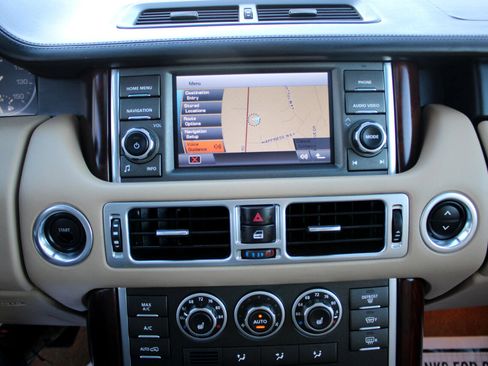 Used 2012 Land Rover Range Rover HSE image 25