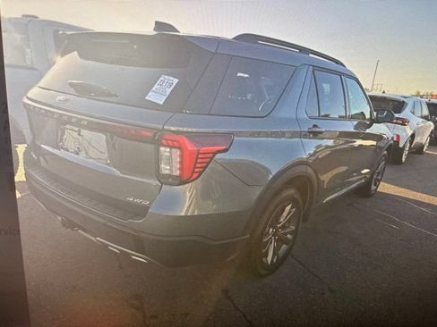 Used 2025 Ford Explorer Active w/ Active Comfort Package AWD/4WD image 2